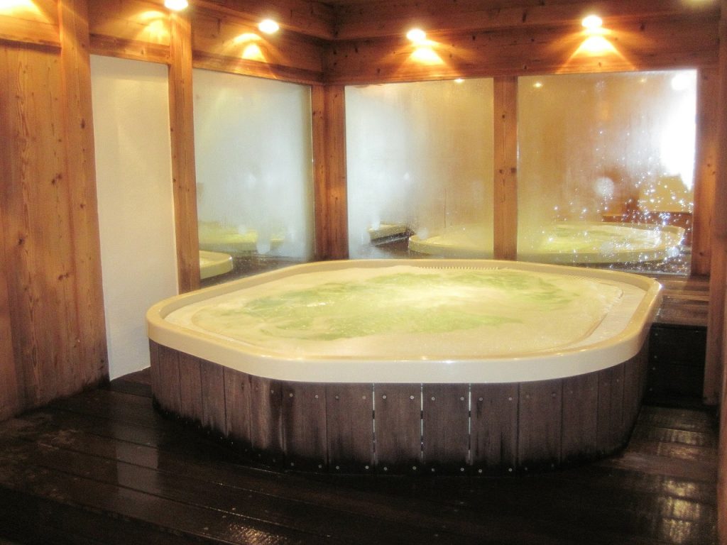 Masaj erotic cu jacuzzi