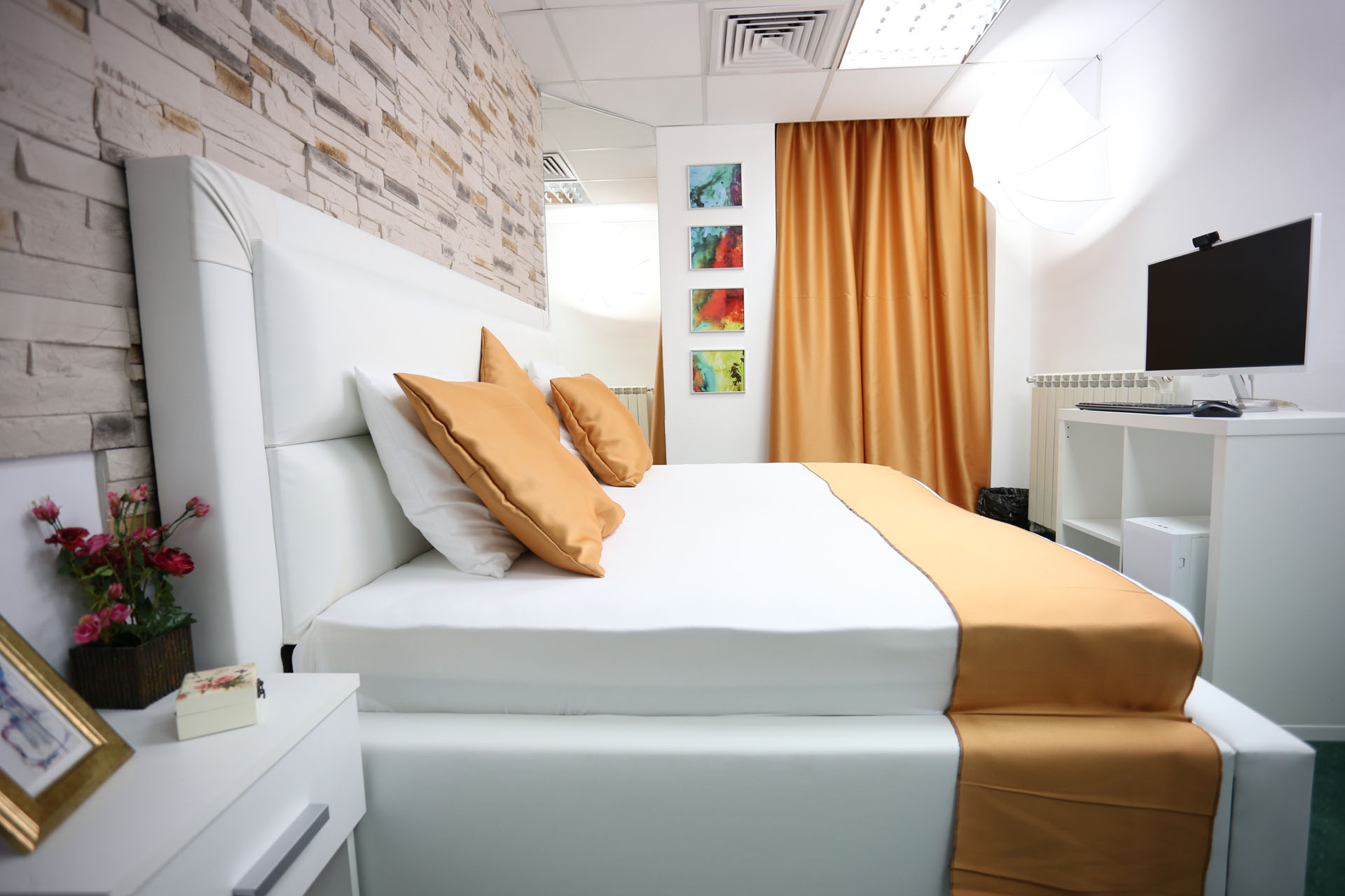 studio video chat Bucuresti Kendra