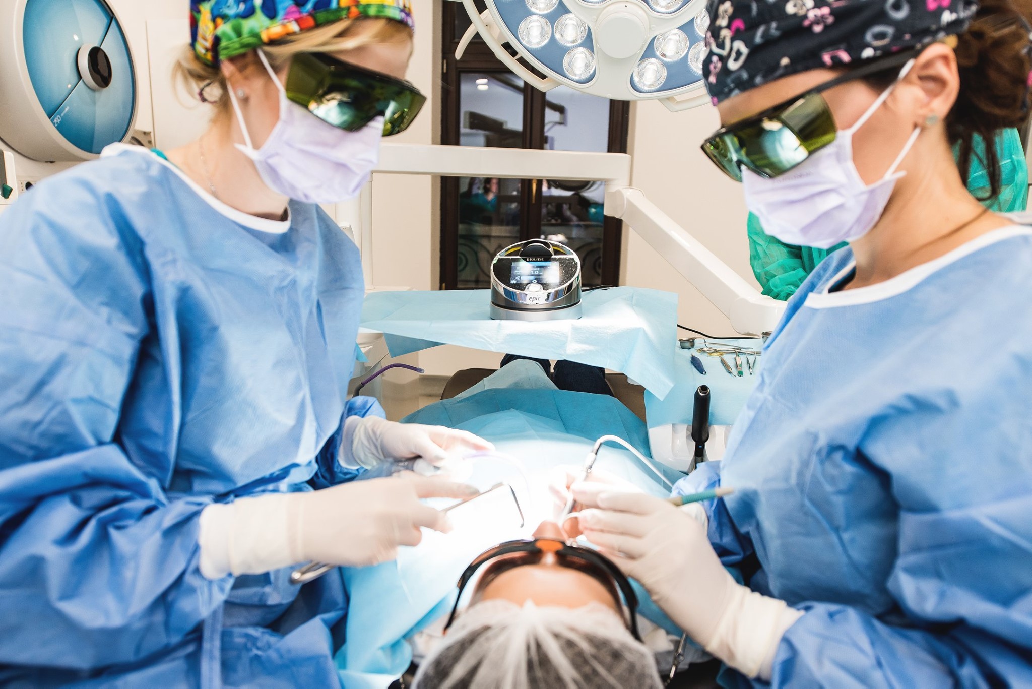 implant dentar