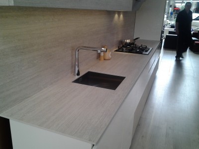 blaturi mobilier protege parol